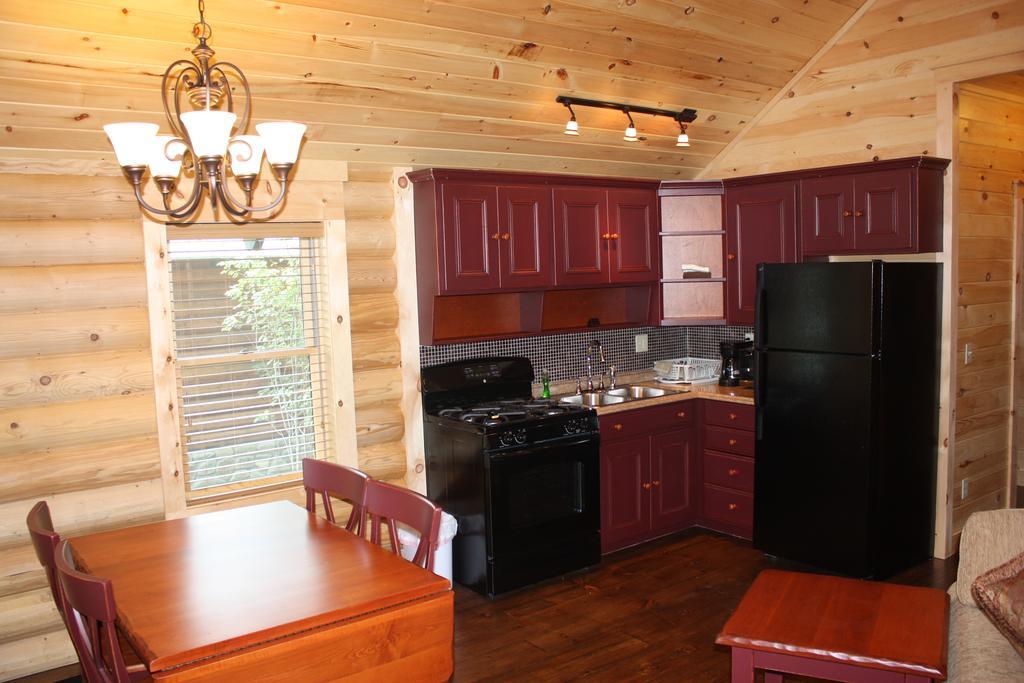 Lake Parlin Lodge & Cabins West Forks Номер фото
