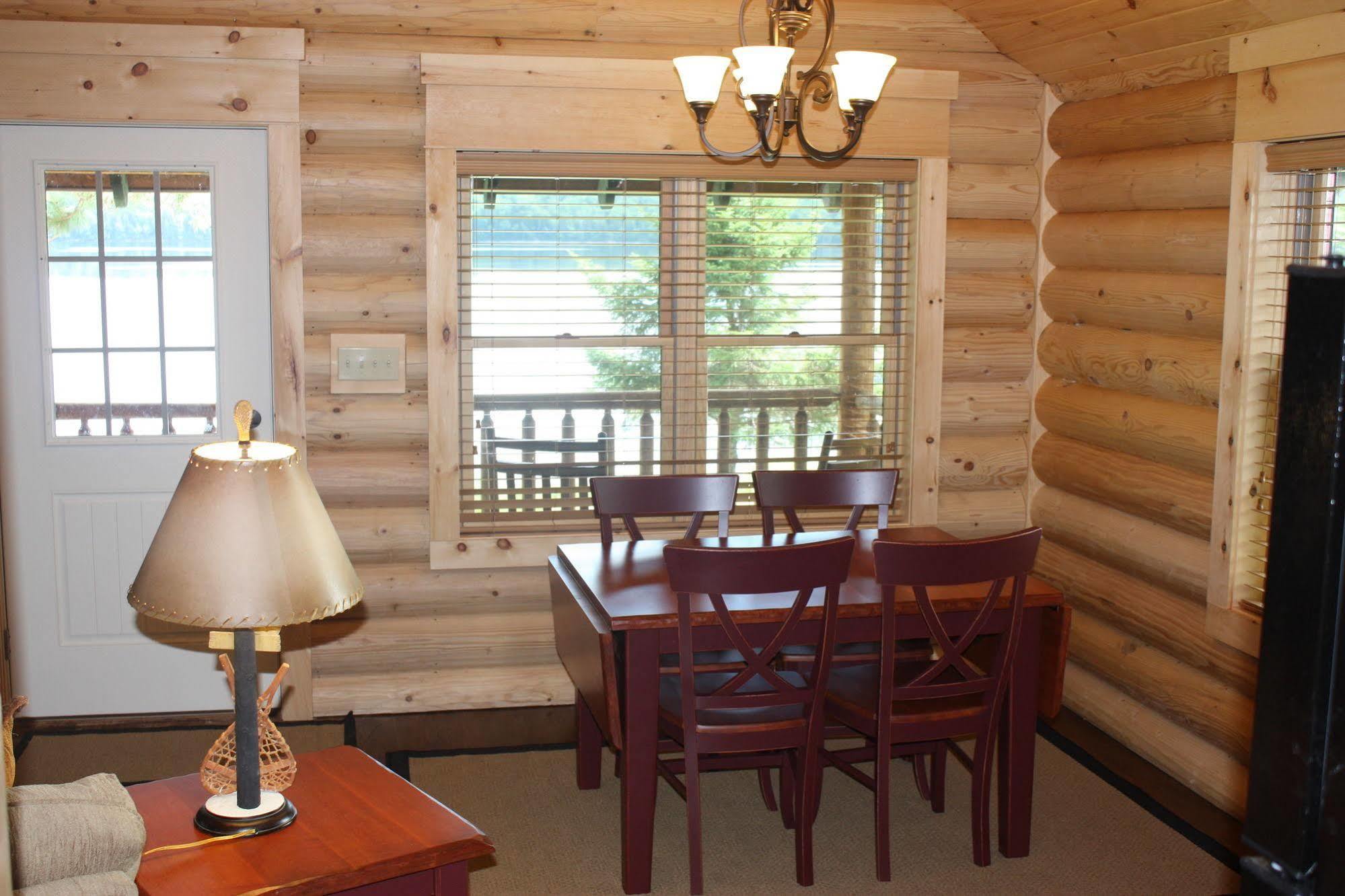 Lake Parlin Lodge & Cabins West Forks Экстерьер фото