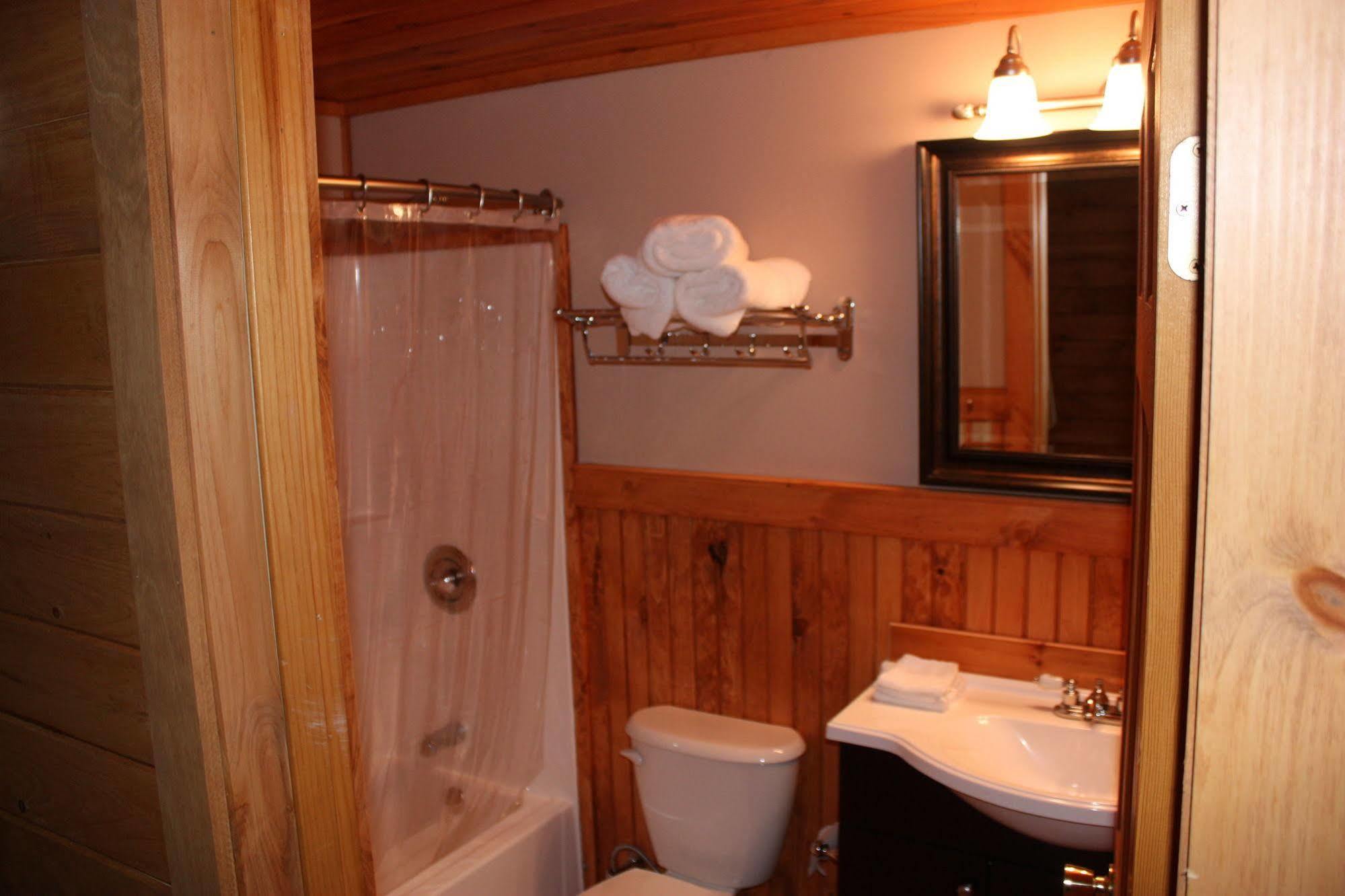 Lake Parlin Lodge & Cabins West Forks Экстерьер фото