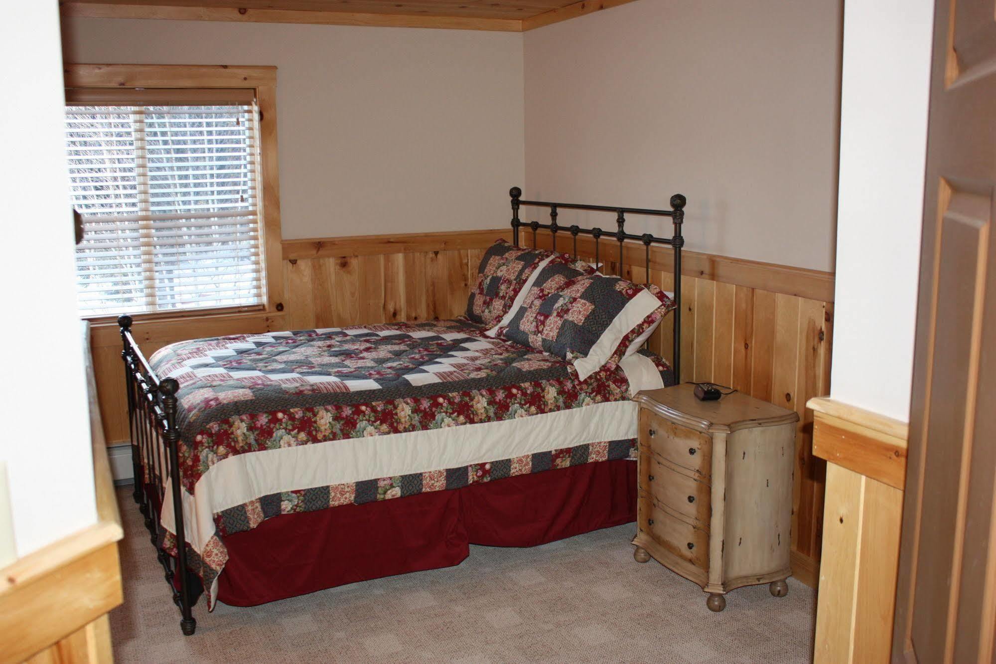 Lake Parlin Lodge & Cabins West Forks Экстерьер фото