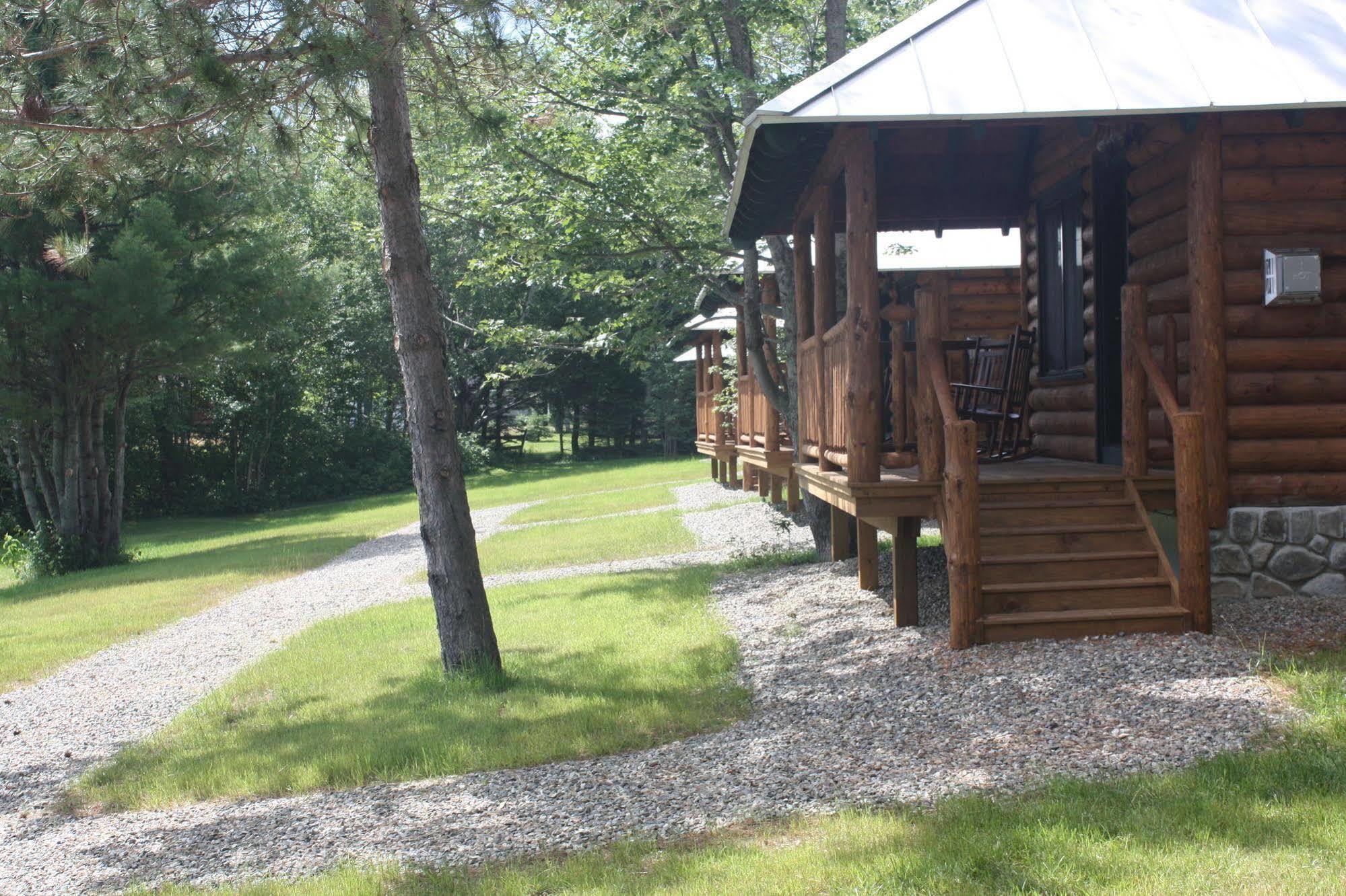 Lake Parlin Lodge & Cabins West Forks Экстерьер фото