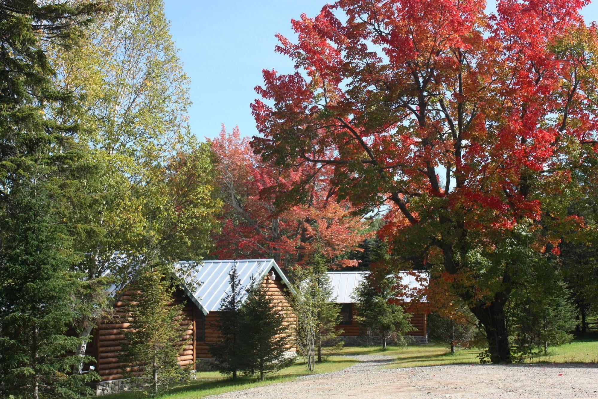 Lake Parlin Lodge & Cabins West Forks Экстерьер фото